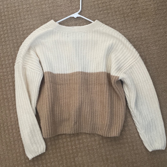 white and brown sweater - Picture 2 of 4